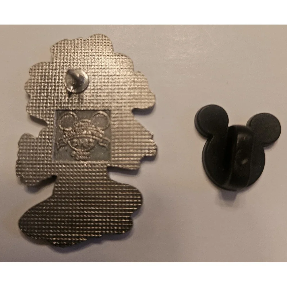 Disney Minnie Mouse as a Bride with a Bouquet Trading Pin